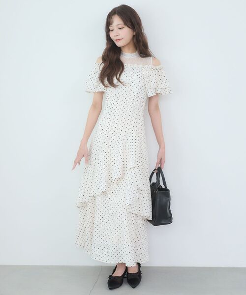 MAJESTIC LEGON(マジェスティックレゴン)の「ウエストきゅっとオフショルワンピ(ワンピース・レディース・ブルー系その他2/グレー系その他/ホワイト系その他2・MEDIUM/SMALL)」の4枚目の写真