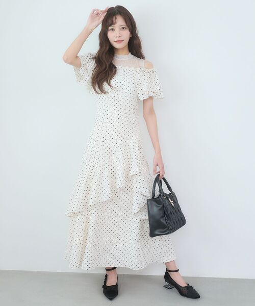 MAJESTIC LEGON(マジェスティックレゴン)の「ウエストきゅっとオフショルワンピ(ワンピース・レディース・ブルー系その他2/グレー系その他/ホワイト系その他2・MEDIUM/SMALL)」の5枚目の写真