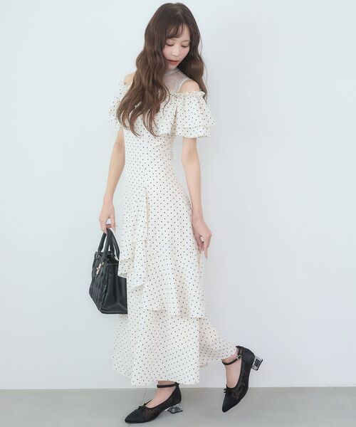 MAJESTIC LEGON(マジェスティックレゴン)の「ウエストきゅっとオフショルワンピ(ワンピース・レディース・ブルー系その他2/グレー系その他/ホワイト系その他2・MEDIUM/SMALL)」の6枚目の写真