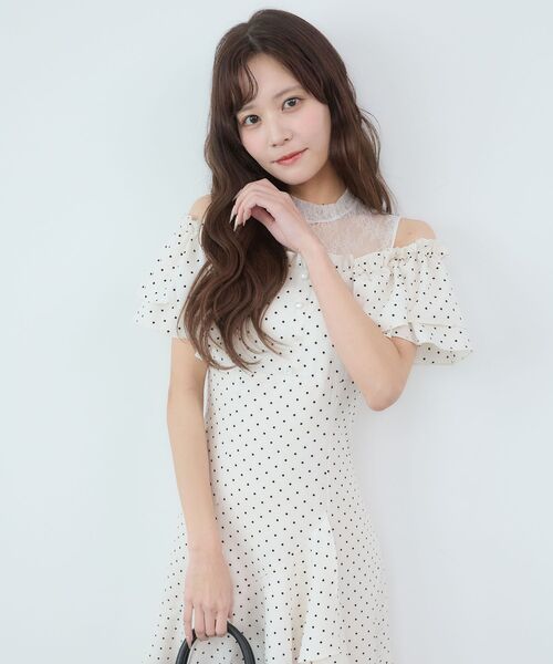 MAJESTIC LEGON(マジェスティックレゴン)の「ウエストきゅっとオフショルワンピ(ワンピース・レディース・ブルー系その他2/グレー系その他/ホワイト系その他2・MEDIUM/SMALL)」の8枚目の写真