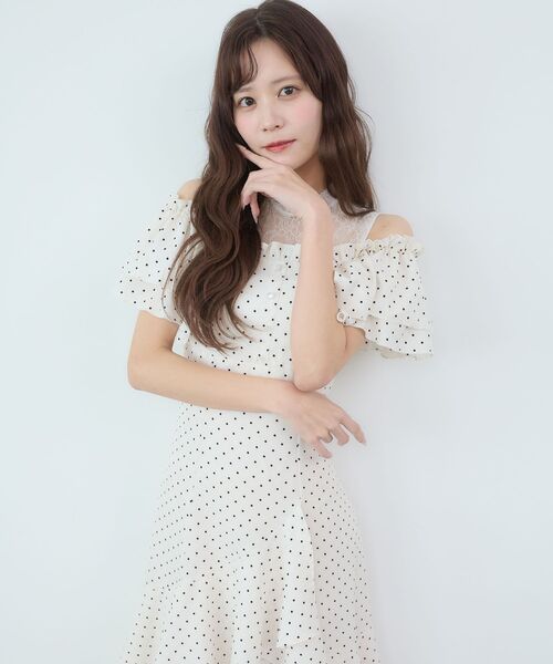 MAJESTIC LEGON(マジェスティックレゴン)の「ウエストきゅっとオフショルワンピ(ワンピース・レディース・ブルー系その他2/グレー系その他/ホワイト系その他2・MEDIUM/SMALL)」の9枚目の写真