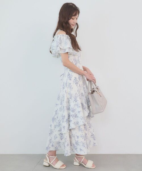 MAJESTIC LEGON(マジェスティックレゴン)の「ウエストきゅっとオフショルワンピ(ワンピース・レディース・ブルー系その他2/グレー系その他/ホワイト系その他2・MEDIUM/SMALL)」の14枚目の写真