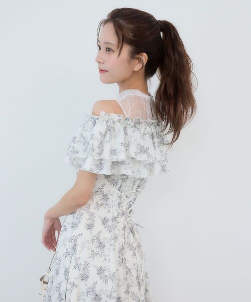 MAJESTIC LEGON(マジェスティックレゴン)の「ウエストきゅっとオフショルワンピ(ワンピース・レディース・ブルー系その他2/グレー系その他/ホワイト系その他2・MEDIUM/SMALL)」の21枚目の写真