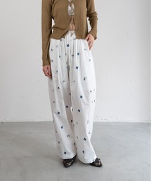 hwyl（ヒュイル）の「刺繍ワイドパンツ（その他パンツ）」