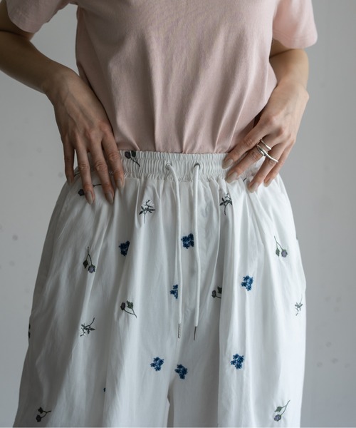 hwyl(ヒュイル)の「刺繍ワイドパンツ(その他パンツ・レディース・オフホワイト/ブラック・FREE)」の18枚目の写真