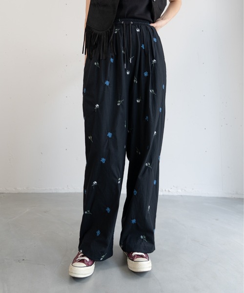 hwyl(ヒュイル)の「刺繍ワイドパンツ(その他パンツ・レディース・オフホワイト/ブラック・FREE)」の11枚目の写真