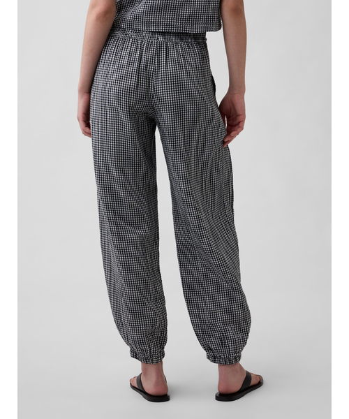 GAP(ギャップ)の「コットンガーゼ バレルジョガーパンツ(その他パンツ・レディース・ブラック/ピンク/ブルー・S/M/L/XS/XXS)」の14枚目の写真