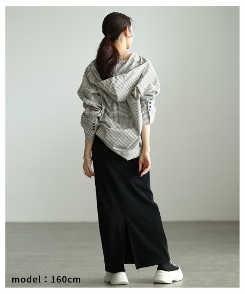 Sawa a la mode(サワアラモード)の「チェック柄フーディーオーバーシャツ(シャツ/ブラウス・レディース・アイボリー/ブラック・FREE)」の4枚目の写真