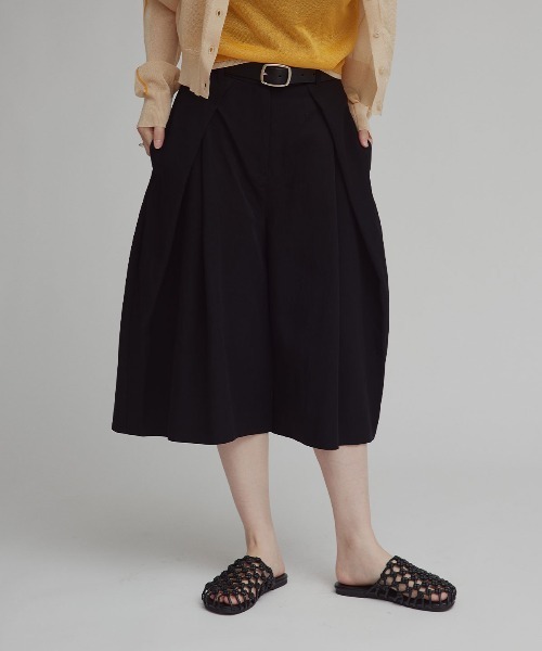 W:Huku(フーク)の「【W:Huku / ドライタッチツイル】スラックス バミューダ パンツ / 短パン ハーフパンツ クロップド / Dry-Touch Twill Bermuda Shorts(スラックス・レディース・ブラック/ベージュ・M/L)」の2枚目の写真