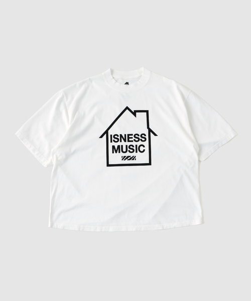 is-ness(イズネス)の「ISNESS MUSIC / イズネス ミュージック LOGO T-SHIRT(Tシャツ/カットソー・メンズ・ホワイト/チャコールグレー・MEDIUM/LARGE)」の1枚目の写真