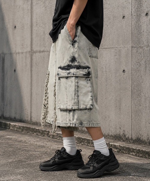 BENDER TOKYO(ベンダートウキョウ)の「クラッシュ ダメージ加工 ワイド カーゴショーツ デニムジョーツ(デニムパンツ・メンズ・グレー/ブラック・L/M)」の8枚目の写真