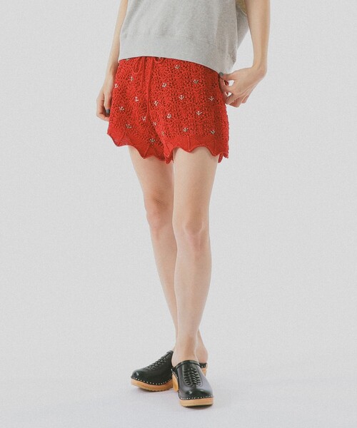 BEAMS COUTURE(ビームスクチュール)の「透かし編み ショート パンツ(その他パンツ・レディース・ホワイト系その他5/レッド・ONE SIZE)」の2枚目の写真