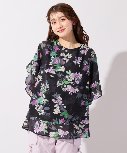 Rose Tiara(ローズティアラ)の「スパンボイルフラワープリントブラウス(シャツ/ブラウス・レディース・ベージュ/ブラック・42/38/46)」の1枚目の写真