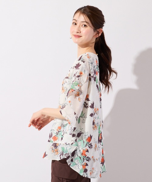Rose Tiara(ローズティアラ)の「スパンボイルフラワープリントブラウス(シャツ/ブラウス・レディース・ベージュ/ブラック・42/38/46)」の10枚目の写真