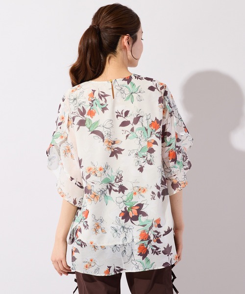 Rose Tiara(ローズティアラ)の「スパンボイルフラワープリントブラウス(シャツ/ブラウス・レディース・ベージュ/ブラック・42/38/46)」の12枚目の写真