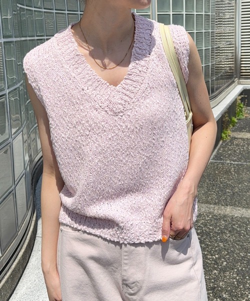 meilmada(メイルマダ)の「Vネックスラブニットベスト(ベスト・レディース・ライトベージュ/ピンク・FREE)」の2枚目の写真