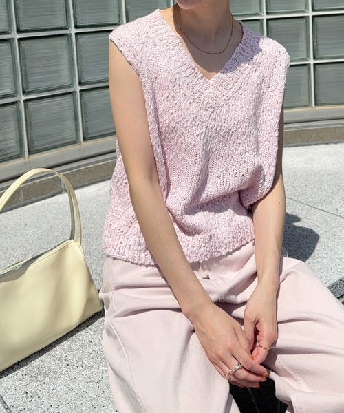 meilmada(メイルマダ)の「Vネックスラブニットベスト(ベスト・レディース・ライトベージュ/ピンク・FREE)」の7枚目の写真