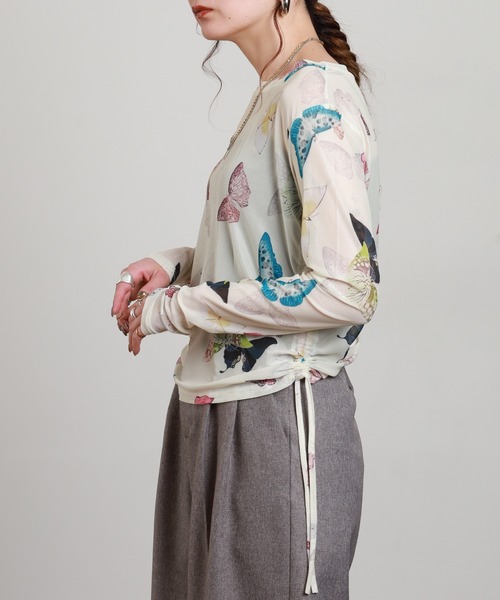 crossi（クロッシー）の「サイドシャーリング バタフライ柄 チュールレース長袖Tシャツ（Tシャツ/カットソー・レディース・ブルー/ベージュ・FREE）」の4枚目の写真