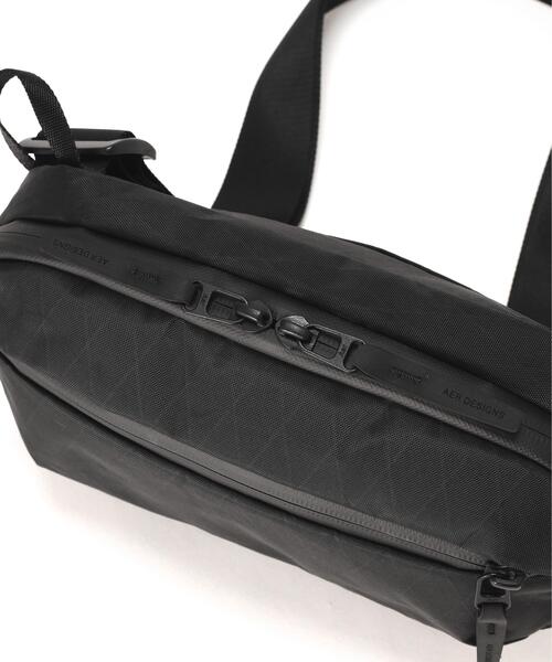 Aer(エアー)の「Aer(エアー)Day Sling 4 X-Pac AER-29072(ボディバッグ/ウエストポーチ・メンズ・ブラック・F)」の5枚目の写真