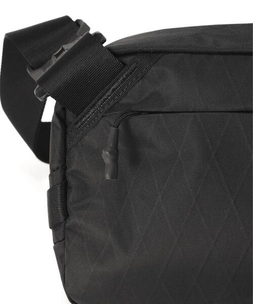 Aer(エアー)の「Aer(エアー)Day Sling 4 X-Pac AER-29072(ボディバッグ/ウエストポーチ・メンズ・ブラック・F)」の10枚目の写真