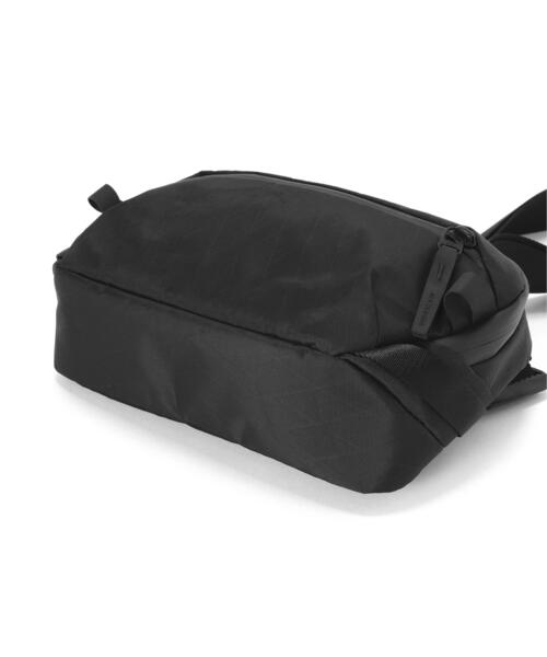 Aer(エアー)の「Aer(エアー)Day Sling 4 X-Pac AER-29072(ボディバッグ/ウエストポーチ・メンズ・ブラック・F)」の11枚目の写真