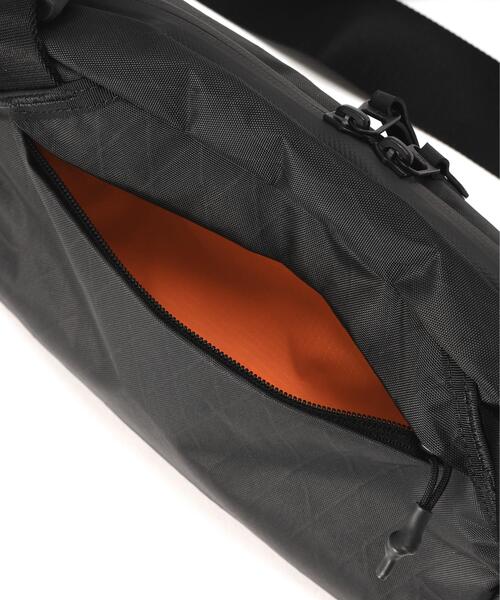 Aer(エアー)の「Aer(エアー)Day Sling 4 X-Pac AER-29072(ボディバッグ/ウエストポーチ・メンズ・ブラック・F)」の14枚目の写真