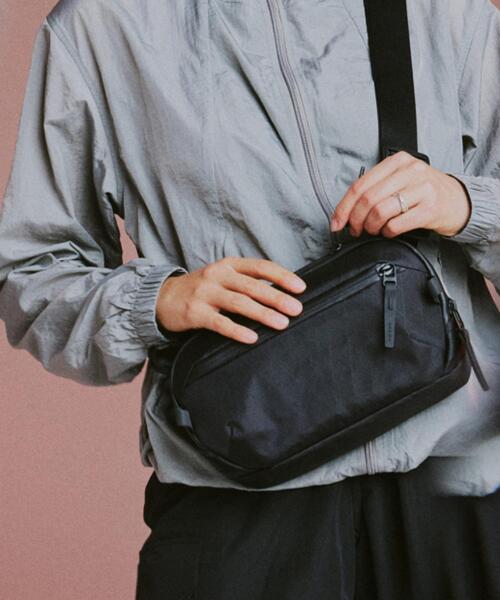 Aer(エアー)の「Aer(エアー)Day Sling 4 X-Pac AER-29072(ボディバッグ/ウエストポーチ・メンズ・ブラック・F)」の15枚目の写真