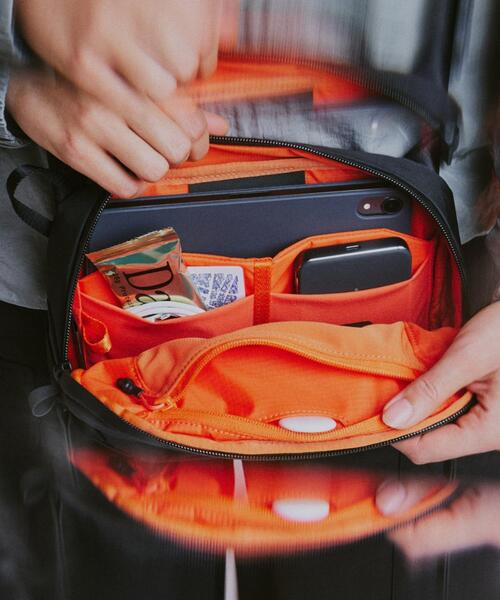 Aer(エアー)の「Aer(エアー)Day Sling 4 X-Pac AER-29072(ボディバッグ/ウエストポーチ・メンズ・ブラック・F)」の16枚目の写真