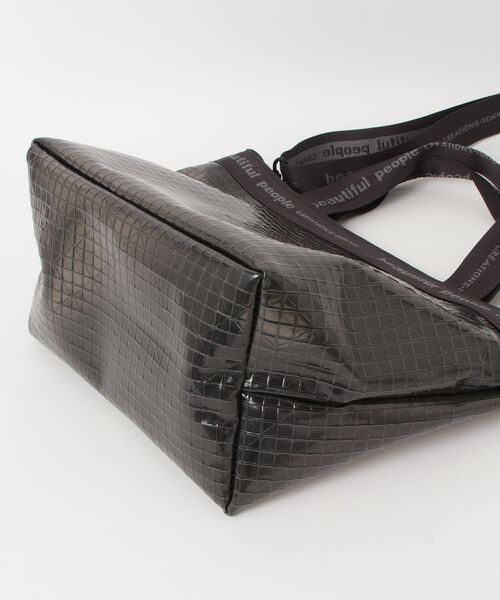 beautiful people（ビューティフルピープル）の「plaid vinyl logo tape bag m 1616611970（ショルダーバッグ・メンズ・クリア/ブラック・FREE）」の4枚目の写真