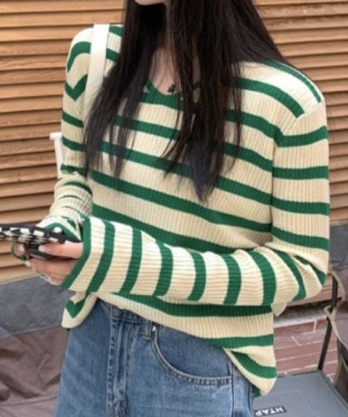 Lips(リップス)の「韓国ストリート感たっぷり♪着回し抜群のボーダーロングスリーブTシャツ(ニット/セーター・レディース・ブラック/ブルー/グリーン・FREE)」の2枚目の写真
