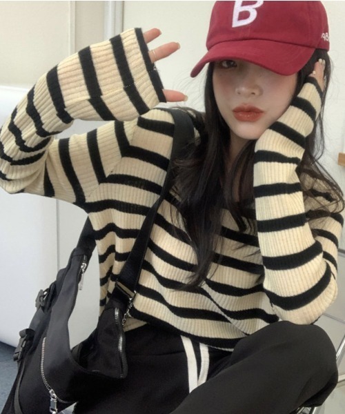 Lips(リップス)の「韓国ストリート感たっぷり♪着回し抜群のボーダーロングスリーブTシャツ(ニット/セーター・レディース・ブラック/ブルー/グリーン・FREE)」の5枚目の写真