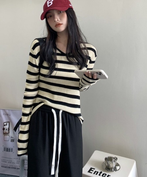 Lips(リップス)の「韓国ストリート感たっぷり♪着回し抜群のボーダーロングスリーブTシャツ(ニット/セーター・レディース・ブラック/ブルー/グリーン・FREE)」の8枚目の写真