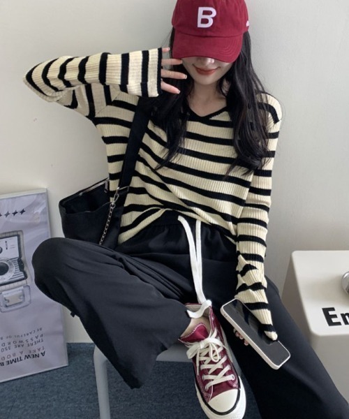Lips(リップス)の「韓国ストリート感たっぷり♪着回し抜群のボーダーロングスリーブTシャツ(ニット/セーター・レディース・ブラック/ブルー/グリーン・FREE)」の11枚目の写真