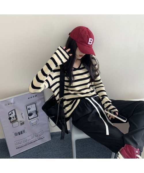 Lips(リップス)の「韓国ストリート感たっぷり♪着回し抜群のボーダーロングスリーブTシャツ(ニット/セーター・レディース・ブラック/ブルー/グリーン・FREE)」の12枚目の写真