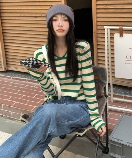 Lips(リップス)の「韓国ストリート感たっぷり♪着回し抜群のボーダーロングスリーブTシャツ(ニット/セーター・レディース・ブラック/ブルー/グリーン・FREE)」の15枚目の写真