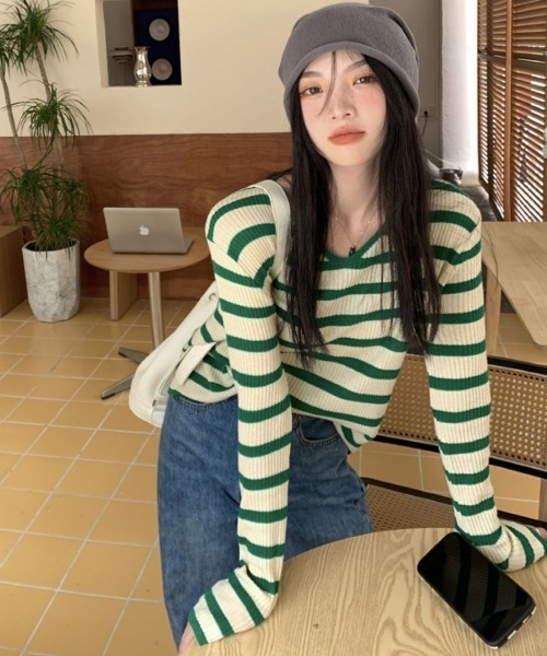 Lips(リップス)の「韓国ストリート感たっぷり♪着回し抜群のボーダーロングスリーブTシャツ(ニット/セーター・レディース・ブラック/ブルー/グリーン・FREE)」の18枚目の写真