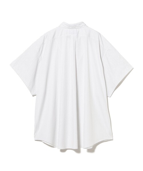 International Gallery BEAMS(インターナショナルギャラリービームス)の「TOO SOON TO KNOW / 5XL オーバーサイズ ストライプ ショートスリーブ シャツ(シャツ/ブラウス・メンズ・ホワイト・ONE SIZE)」の2枚目の写真