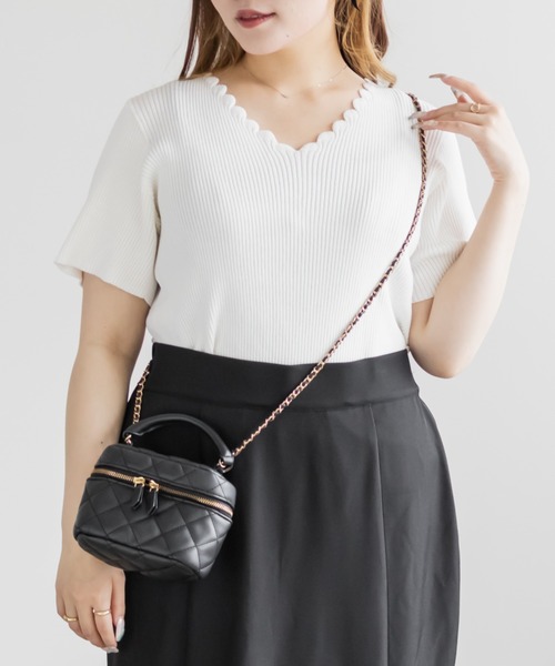CLETTE(クレット)の「CLETTEオリジナルスカラップVネックリブニット(ニット/セーター・レディース・ミント/オフホワイト/ブラック・3L/LL/4L)」の4枚目の写真