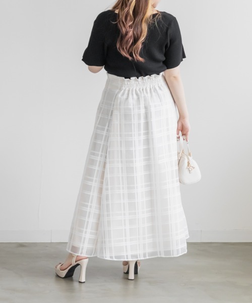 CLETTE(クレット)の「CLETTEオリジナルスカラップVネックリブニット(ニット/セーター・レディース・ミント/オフホワイト/ブラック・3L/LL/4L)」の9枚目の写真