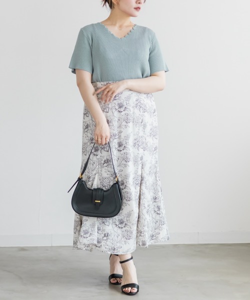 CLETTE(クレット)の「CLETTEオリジナルスカラップVネックリブニット(ニット/セーター・レディース・ミント/オフホワイト/ブラック・3L/LL/4L)」の11枚目の写真