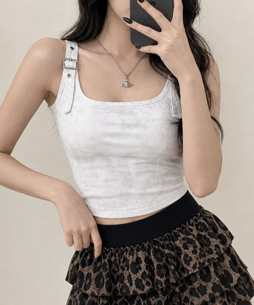 VIVID LADY(ビビッドレディー)の「モノトーン タイダイ バックルタンクトップ(タンクトップ・レディース・チャコールグレー/ブラック/アイボリー・FREE)」の2枚目の写真
