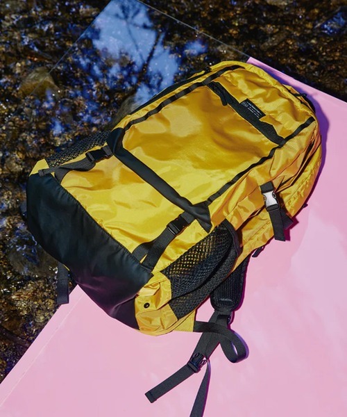 KiU(キウ)の「【KiU】大容量LCバックパック(37L)(バックパック/リュック・メンズ・ブラック/ブラウン/イエロー・FREE)」の4枚目の写真