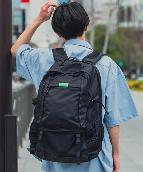KiU(キウ)の「【KiU】大容量LCバックパック(37L)(バックパック/リュック・メンズ・ブラック/ブラウン/イエロー・FREE)」の13枚目の写真
