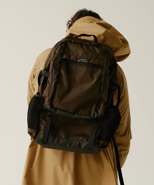 KiU(キウ)の「【KiU】大容量LCバックパック(37L)(バックパック/リュック・メンズ・ブラック/ブラウン/イエロー・FREE)」の20枚目の写真
