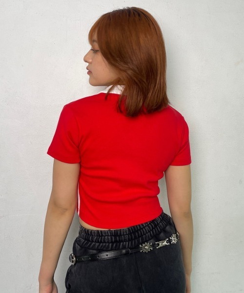 ROGER AND RAW(ロジャーアンドロウ)の「バイカラースキッパーショートトップス(Tシャツ/カットソー・レディース・ブラック/グリーン/ネイビー/レッド・FREE)」の20枚目の写真