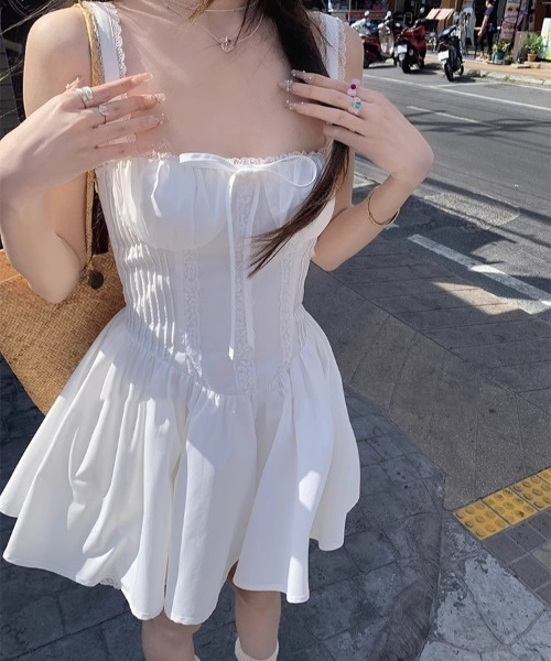 GEMEDA(ジェメダ)の「シャーリングベアミニワンピース / フレアキャミワンピース(ワンピース・レディース・ホワイト・M)」の1枚目の写真