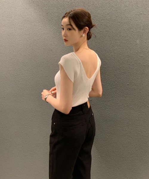 FAVORITO(ファヴォリート)の「ニットVネックトップス(ニット/セーター・レディース・ブラック/ベージュ/ホワイト・F)」の14枚目の写真
