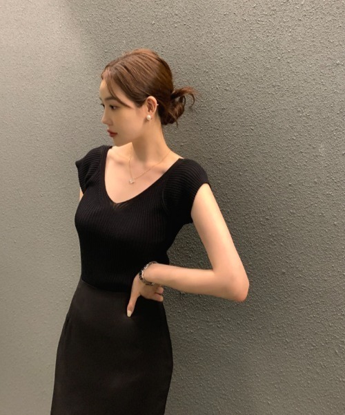 FAVORITO(ファヴォリート)の「ニットVネックトップス(ニット/セーター・レディース・ブラック/ベージュ/ホワイト・F)」の17枚目の写真