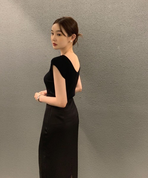 FAVORITO(ファヴォリート)の「ニットVネックトップス(ニット/セーター・レディース・ブラック/ベージュ/ホワイト・F)」の21枚目の写真