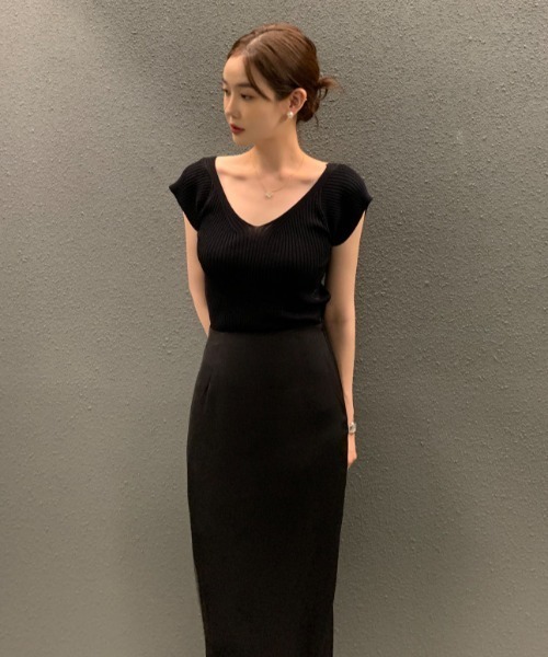 FAVORITO(ファヴォリート)の「ニットVネックトップス(ニット/セーター・レディース・ブラック/ベージュ/ホワイト・F)」の20枚目の写真